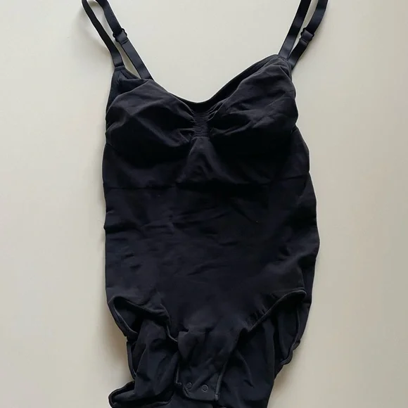 SKIMS NEW Black Sculpting Bodysuit!! - Picture 15 of 16